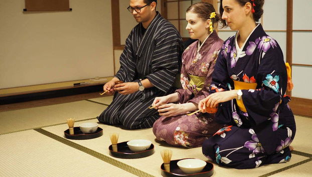 Discover the ceremony with friends