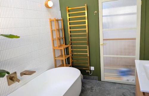 Sea View Villa with Huge Garden & Table Tennis - Foto 6