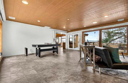 Modern Mountain Cabin with Hot Tub and Game Room Near Moorefield, West Virginia - Foto 12