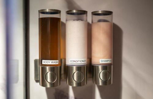 Secluded Forest Cabin with Hot Tub and Private Waterfall - Foto 27