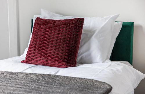 2 BR Home Perfect for Short and Long Term Stay - Foto 24