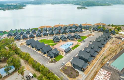 The Luxx - ALL NEW / 4 BD / Poolside / Hot Tub / Lake View - Foto 14