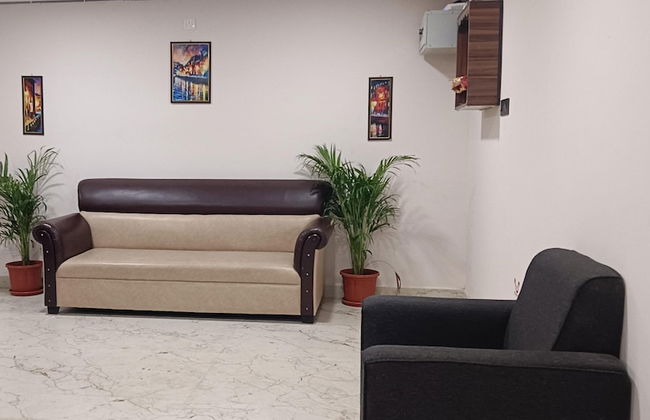 HOTEL BLACK GRAPES INN - Photo 3