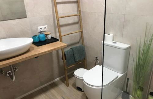 MORAIRA, PRECIOSO ADOSADO al LADO DEL MAR - Foto 11