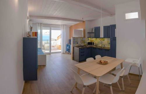 Terrazza finemente ristrutturata di fronte al mare - Foto 9