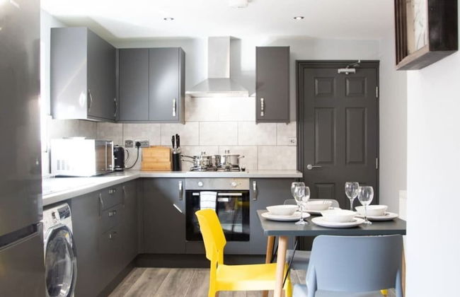 Immaculate 5-bed House in the City Centre Ashford - Photo 17