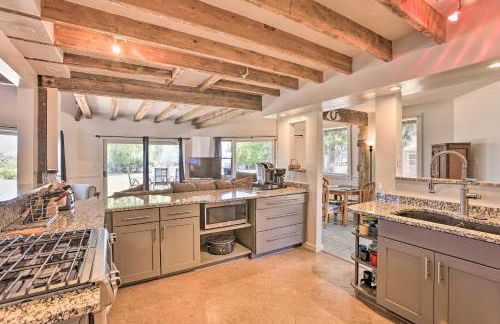 Less Than 1 Mi to Dtwn! Lakefront Manitou Cottage - Foto 6