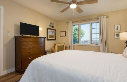 Coastal Retreat with Hot Tub Ocean Views Backyard Fun Newport Oasis by AvantStay - Foto 22