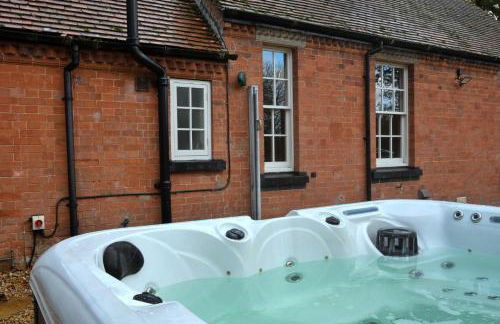 Finest Retreats - South Lodge at Longford - Photo 16