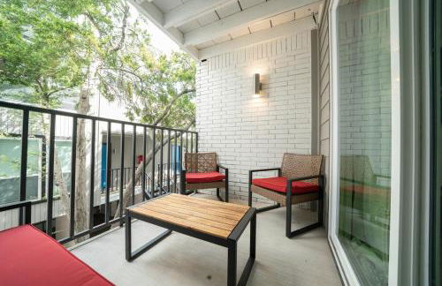 DT DFW Chic Free Parking and Pool In Medical District - Foto 17