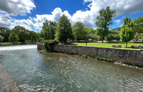 Historic, Stylish Getaway 2 blocks from Waterfront - Foto 13