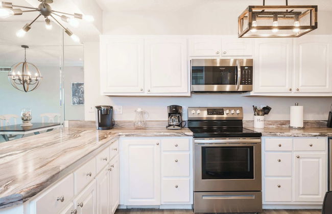 Bethys Beachy Beauty Regency Towers! - Foto 9