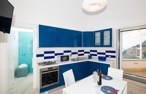 VILLA LA TAGLIATA spectacular jacuzzi tub amazing view and private parking garage - Photo 28