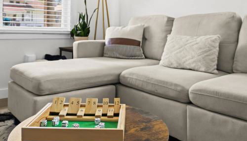 3BR 2BA Derby Home Walk to Churchill Free Parking - Foto 2