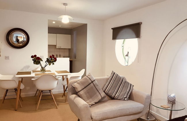 2 Bedroom Luxe Dockland Apartment with Parking - Foto 5