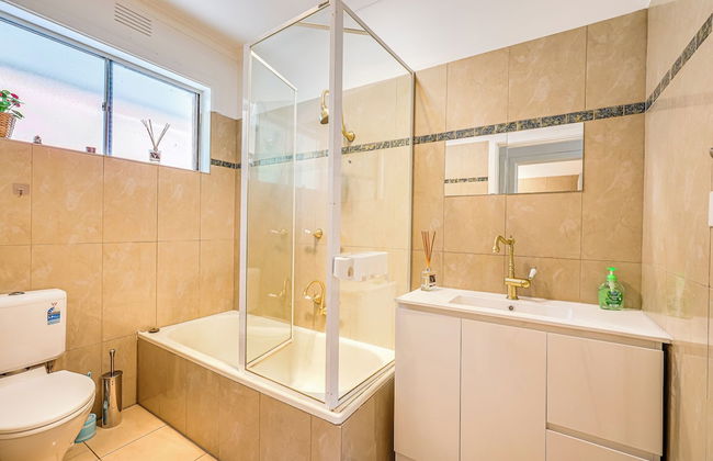 StayAU Serene 3BR Haven for Families - Photo 53