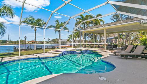 Luxe Waterfront Hideaway w Pool & Pirate Ship Dock - Foto 3, Other