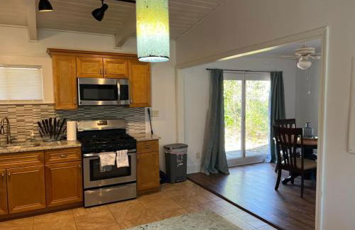 Bright & Comfy 5 star Location Large Deck Oasis - Foto 27