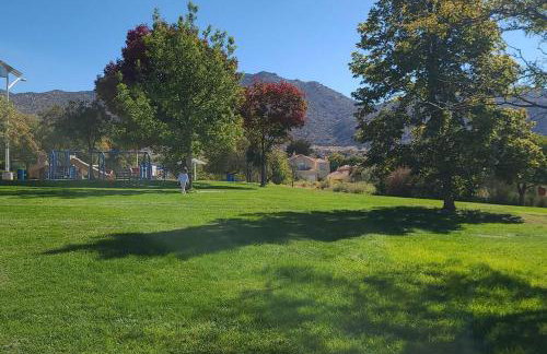 Modern Mountainside House - Photo 22