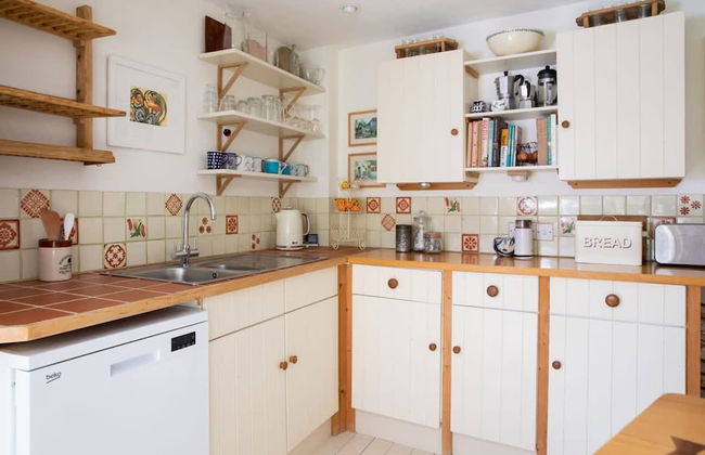 Pretty Cottage Near City Sea - Foto 48