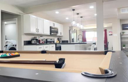 Private Home - Heated Pool, Billiards, Darts, Foosball, Fireplace, 5 Smart TVs, BBQ, Cotton Bedding - The Saguaro Sanctuary, Pool Heat Optional - Foto 10