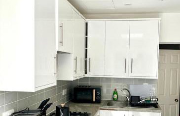 Charming Two-Bedroom Retreat-Garden Oasis Near Central London & Transport Links - Foto 10