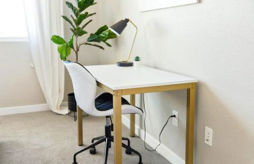 Designer Apt with Jacuzzi, Pool & Mountain Views - Foto 13