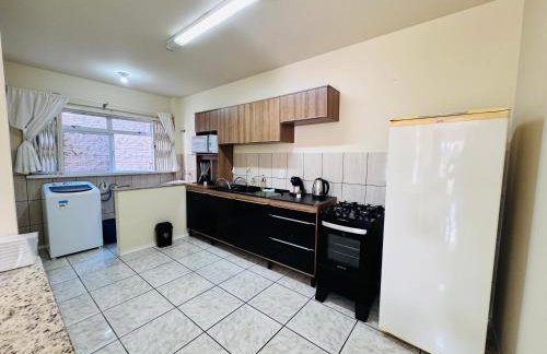 Residencial Cristina's-Apartamentos de 2-3 Quartos equipados com WiFi Garagem-Excelente Localização - Photo 6