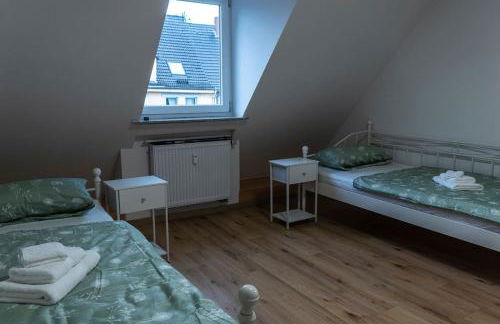 Moderne Ferienwohnung in Gelsenkirchen-Schalke für 1 bis 7 Personen mit Terrasse, ideal für Gruppen & Stadionbesuche - Foto 9