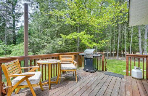 Cozy Swan Lake Apt with Grill and Private Yard - Foto 1