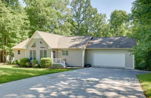 Smith Mountain Lake Home with Private Hot Tub and Dock - Foto 1