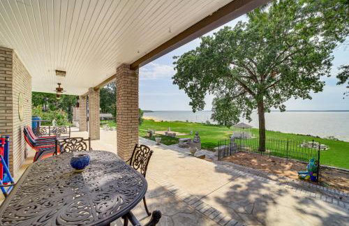 Lakefront Eufaula Escape with Dock and Private Beach! - Foto 1