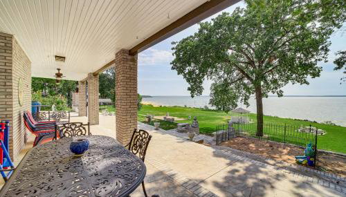 Lakefront Eufaula Escape with Dock and Private Beach! - Foto 1