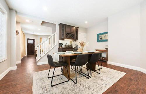 HostWise Stays - The Carnegie - Sauna, 1 Block from Butler St, Family Friendly - Foto 11