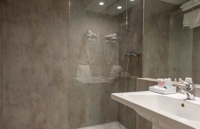 Apartamentos Recoletos - Photo 24