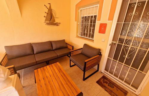 Tranquil Bungalow Retreat - Photo 8