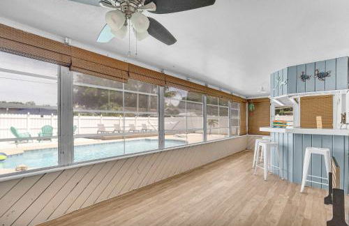 Four Bed Home with Pool Game Room Bar Near Beach - Foto 23