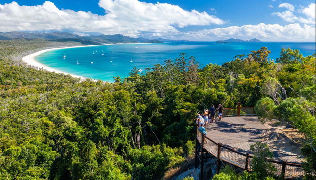 Contemplando as vistas no mirante de Hill Inlet