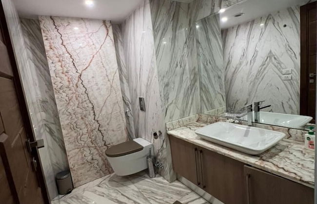 Villa In Beverly Hills With Garden - Photo 13