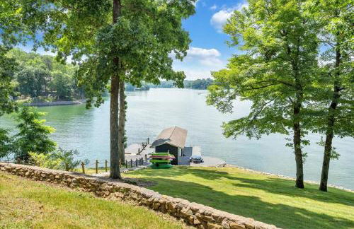Scenic Point - Private Lakefront Home w/ Dock, Fire pit, outside shower & Hot tub - Foto 31