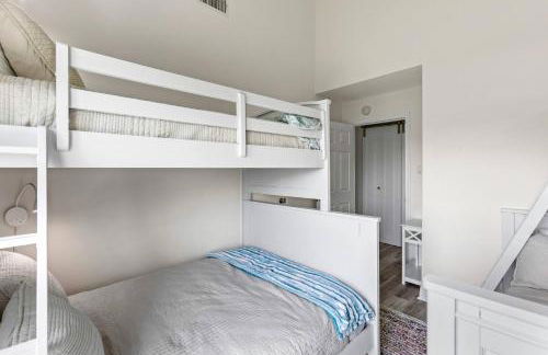 Palms & Pelicans - Photo 19