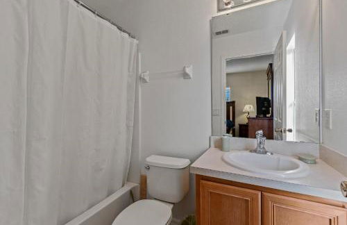 Family Ready in Gated Community Near Attractions - Foto 14