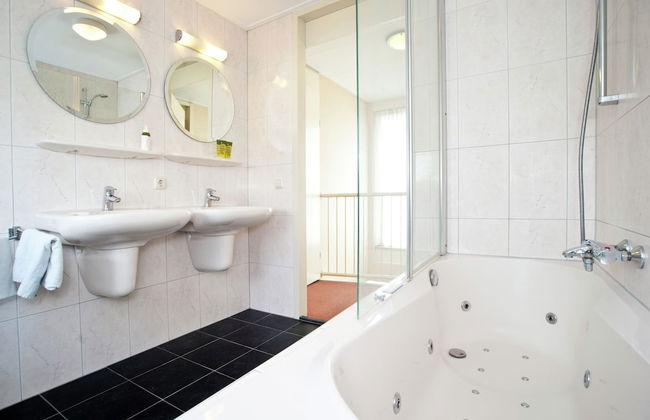 Stylish Villa by the Lake - Foto 17