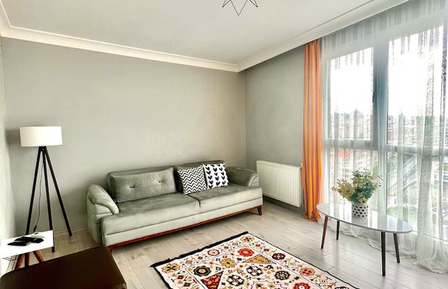 Perfect Lake view Entire Apartment - Photo 10