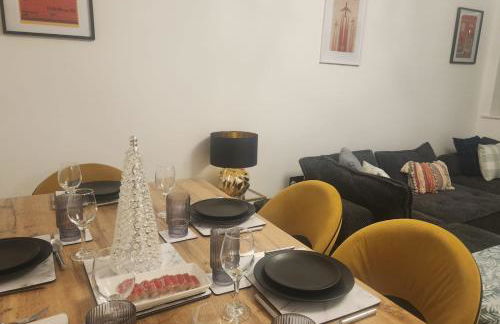 Emirates House, Luxe 5 Bed, with King sized Beds, next to Aiport & NEC, JLR 5 mins - Foto 4