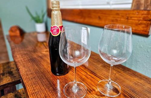 Private Cabin- Breakfast - Double Tub - 75in TV - SUP - Washer Dryer - BBQ - Photo 9