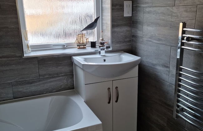 360 Serviced Accommodations - Waterfront Retreat - Modern Apartment - Foto 9