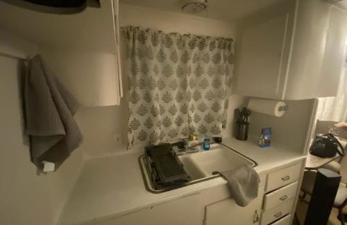 Cozy 1-bedroom mobile home with WiFi, AC in charming Silver City - Foto 15