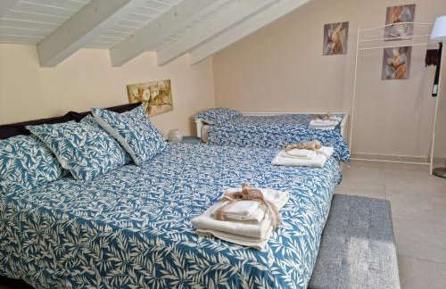 Luxury Panoramic Loft with heated saltwater pool and parking near Taormina, Catania, the Sea and Mount Etna by SicilianRelaxingHomes - Foto 9
