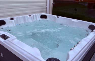 Hot tub retreat, at Tattersall Lakes caravan - Foto 14